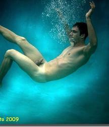 naked underwater 5acb1fee8524f.jpg