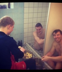 straight guys playing 5accd5c902ee0.jpg