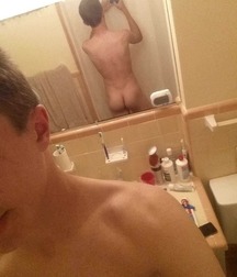 selfie with back view 5acddeff4f6f9.jpg
