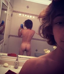 selfie with back view 5acddf0915c57.jpg