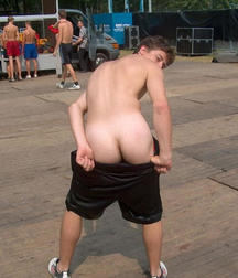 lower the pants 5ad0e813ee059.jpg