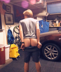 lower the pants 5ad0e818087c7.png