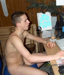 naked with the computer 5ad5091308549.jpg