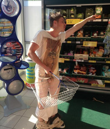 I go shopping in the store 5ad50a3a8fb9a.jpg