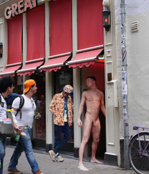 I go shopping in the store 5ad50a5bb8ab2.jpg