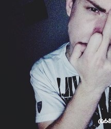 the middle finger raised 5ad648465a171.jpg