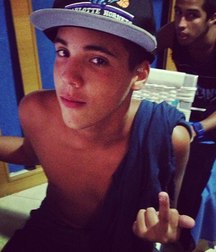 the middle finger raised 5ad64847974f8.jpg