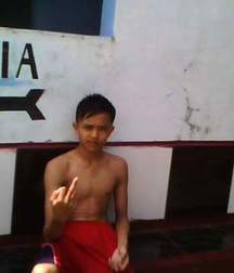 the middle finger raised 5ad6484c141a7.jpg