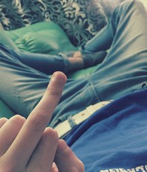 the middle finger raised 5ad648581a9fd.jpg