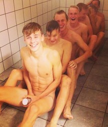 have fun in the shower room 5ad8ee032b6de.jpg