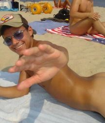 lying down to get a tan 5ad8ee4b5ed1a.jpg