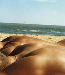 lying down to get a tan 5ad8ee5c431e2.jpg