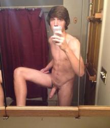selfie with the leg up 5ae00f101e6ea.jpg