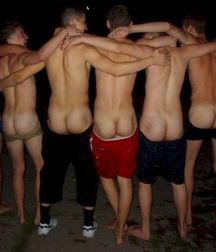 guys having fun showing off their ass 5ae00f560741b.jpg