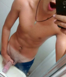 cute boys  selfies 5ae1425145963.jpg