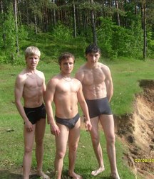 three close friends 5ae142baa4b15.jpg