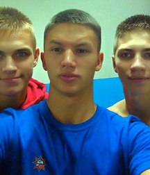 three close friends 5ae142bccbb6b.jpg