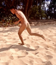 the boy loves to run naked 5ae331bd4808e.jpeg