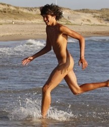 the boy loves to run naked 5ae331c003640.jpg