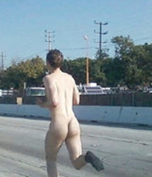 the boy loves to run naked 5ae331cd9d48d.jpg