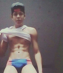 boys in underwear 5ae332d47d478.jpg