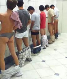 guys piss all together 5ae852fbda9bd.jpg