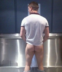 guys piss all together 5ae852fe6556a.jpg