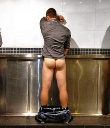 guys piss all together 5ae85304d9247.jpg