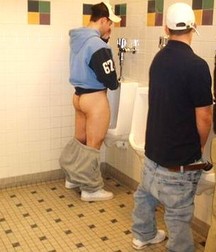 guys piss all together 5ae8530c87a59.jpg