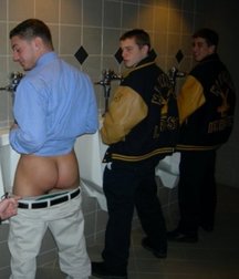 guys piss all together 5ae8530f14e28.jpg
