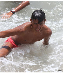 guys play at the beach 5aea07266b1c8.jpg