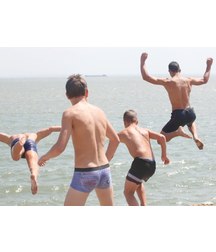 guys play at the beach 5aea073d4b963.jpg