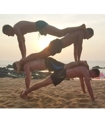 guys play at the beach 5aea073e450bb.jpg