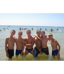 guys play at the beach 5aea0746d1c8c.jpg
