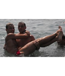 guys play at the beach 5aea0747eb3b8.jpg