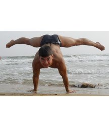 guys play at the beach 5aea07491403a.jpg