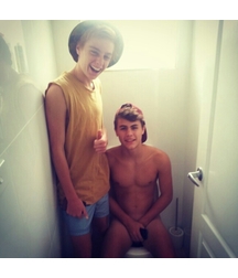 I will not leave you alone in the bathroom 5aea07ed61f4a.jpg