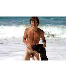 naked on the seashore 5aea093693f2f.jpg