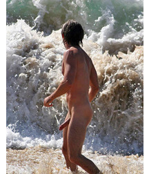 naked on the seashore 5aea0946034cf.jpg