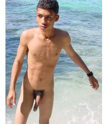 naked on the seashore 5aea094cb70e1.jpg