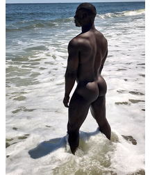 naked on the seashore 5aea09563e427.jpg