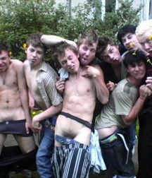 funny photos with sexy guys 5aec68a5d2791.jpg