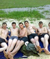 Russian soldiers relax 5aef19ec407a8.jpg