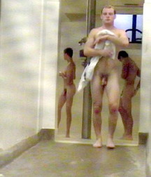 in the shower room 5aef1a4ee0a1e.jpg