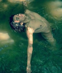 beauties in the water 5af49c760091e.png