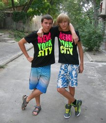 my friend and I 5af49dee6559d.jpg