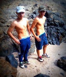 my friend and I 5af49e077f48e.jpg