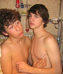 my friend and I 5af49e0a7a27e.jpg