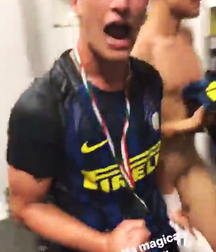 this happens in the locker rooms 5af5db02ebbcd.jpg