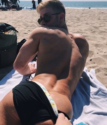 with the pants down 5af5dbe4e3511.jpg